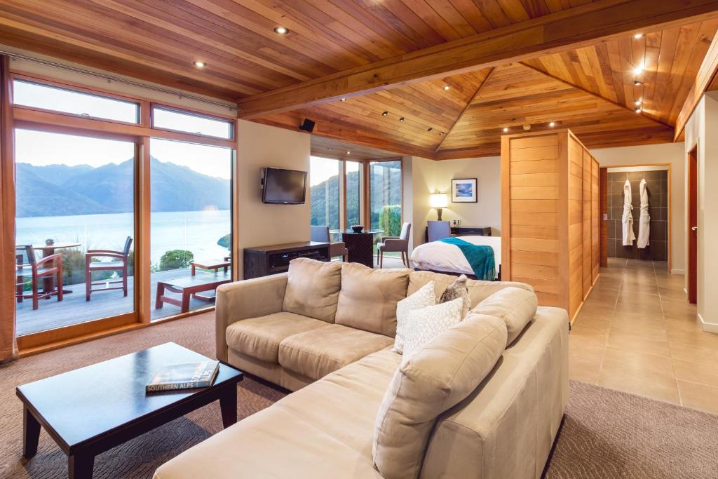 Azure Lodge Room