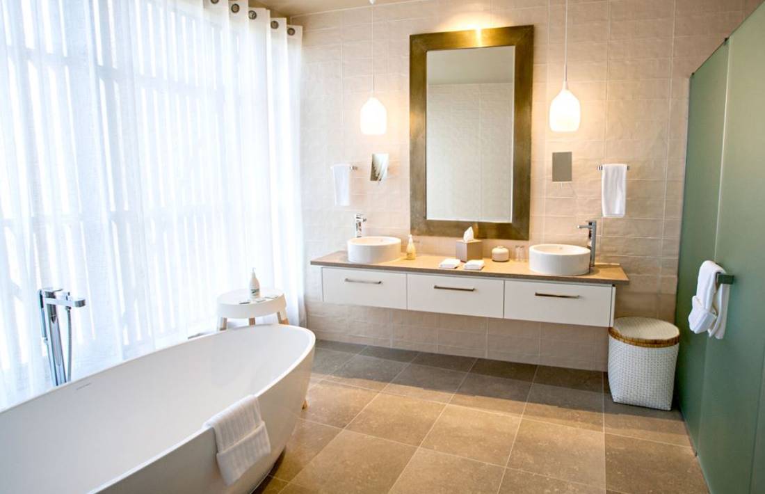 Kinlock Manor Suite Bathroom