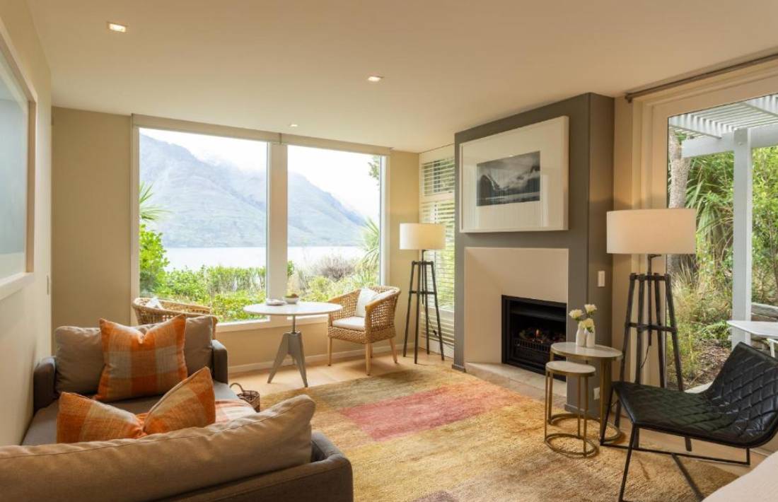 Grand Lakeview Suite