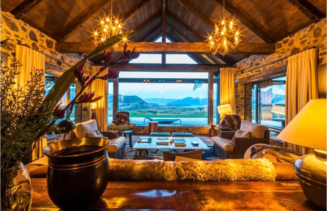 Mahu Whenua Lounge