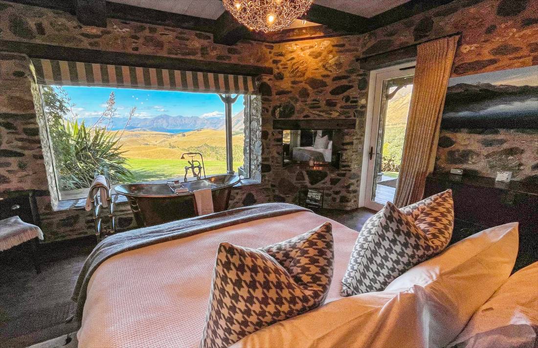 Mahu Whenua Tui Room